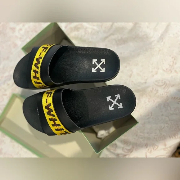 Off White Woman’s Industrial Pool Slides - Picture 4 of 7
